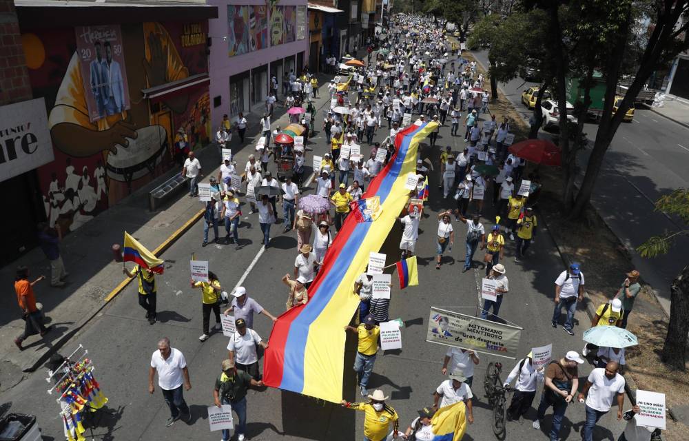 Manifestantes contra el gobierno del presidente Gustavo Petro.