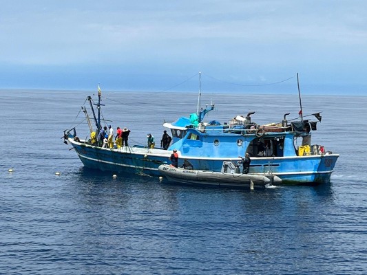 Detectan a dos embarcaciones colombianas realizando pesca y aleteo dentro de área protegida