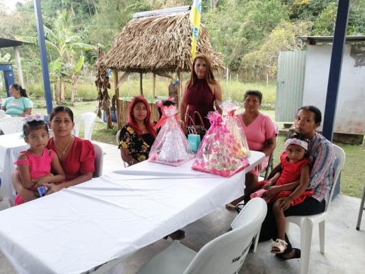 Madres de la comunidad de Las Filipinas en Lídice de Capira celebraron su día