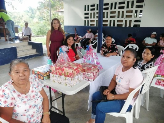 Madres de la comunidad de Las Filipinas en Lídice de Capira celebraron su día