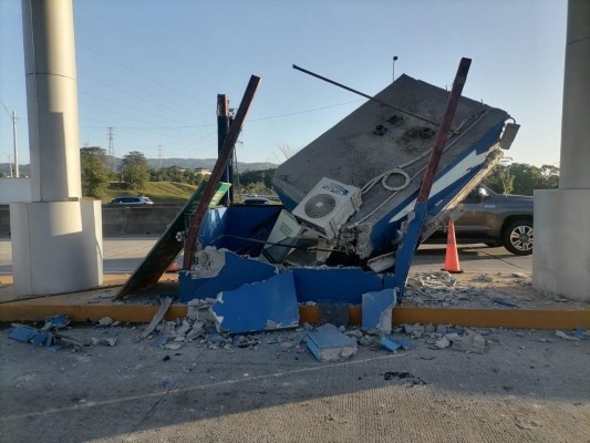 Articulado destrozó caseta del Corredor Sur; no hubo heridos