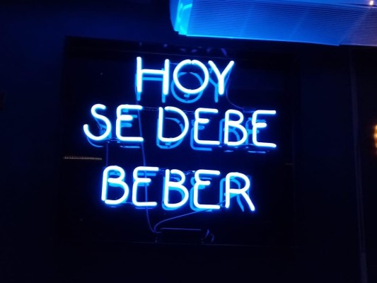 Invitan a 'beber' en Herrera por la próxima apertura de bares 