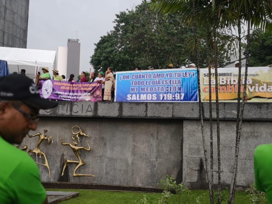 Iglesia Bautista en Panamá conmemora el mes de la Biblia