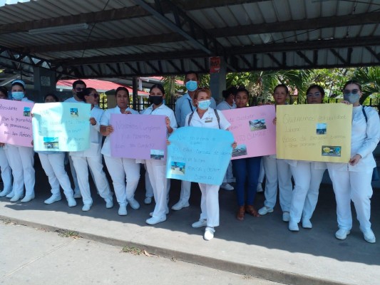 Enfermeras y técnicos del hospital Cecilio A. Castillero exigen permanencia
