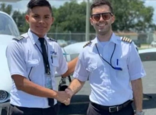 Indígena Ngäbe regresa a Panamá graduado de piloto