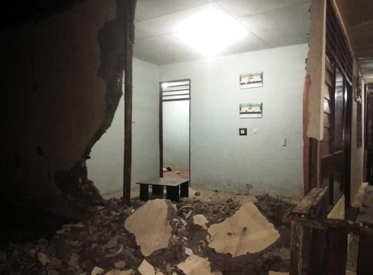 Un terremoto de magnitud 7,3 grados sacude isla al este de Indonesia