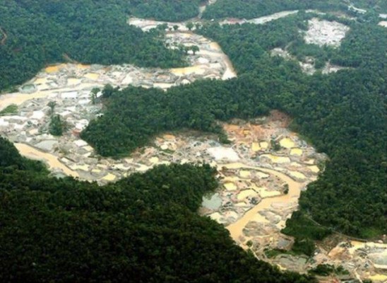 Contaminación en el Amazonas .