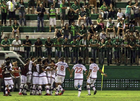 Chapecoense mantiene la ventaja ante el Nacional, luego del partido de ida en Brasil.