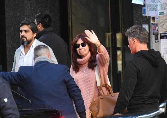 Argentinos con reacciones encontradas tras el ataque a Cristina Fernández