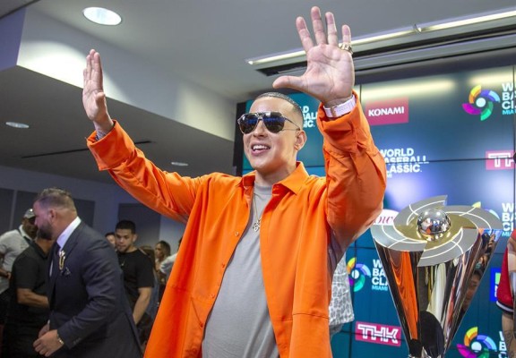 Daddy Yankee reconoció el apoyo de sus fans. El disco Barrio Fino debutó número 1 en el listado de Álbumes Latinos de Billboard.