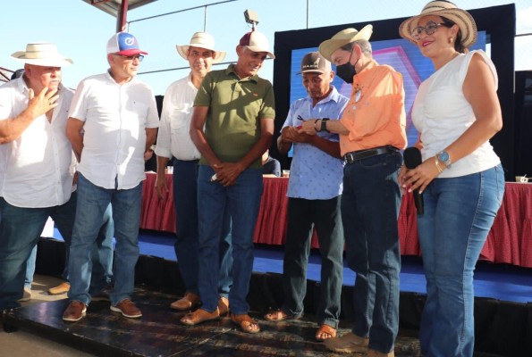En Los Santos, más de 60 pescadores reciben apoyo del gobierno