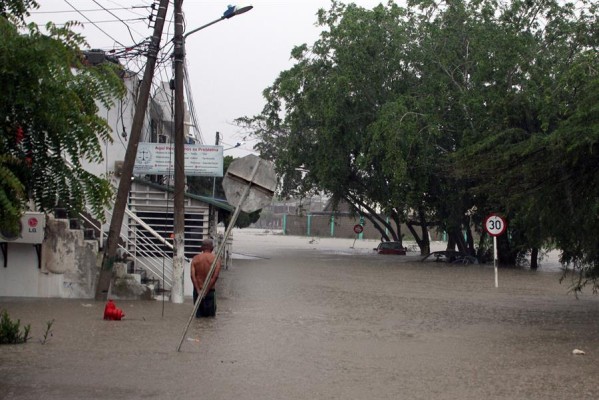 Las inundaciones provocan una emergencia pública en Cartagena de Indias