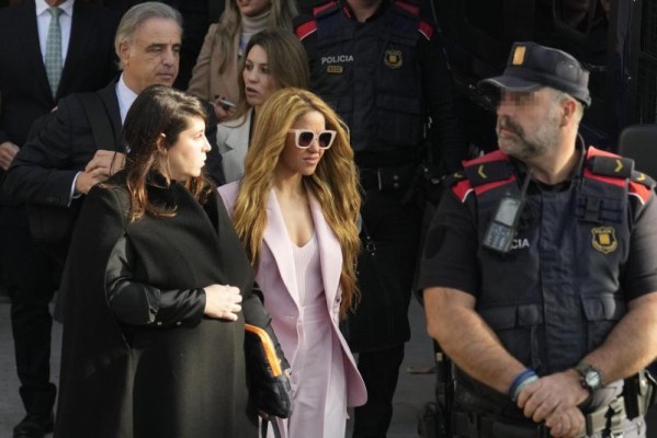 Arrestan a un hombre acusado de acosar a Shakira