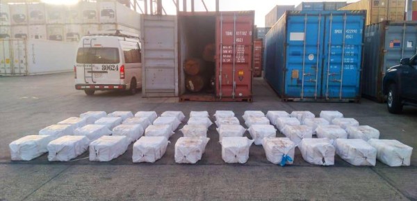 Decomisan 1,818 paquetes de droga dentro de un contenedor en Colón 