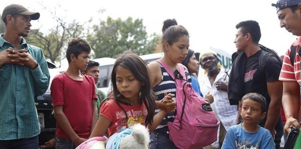 Niños migrantes separados marcan la agenda en visita de Pence a Centroamérica