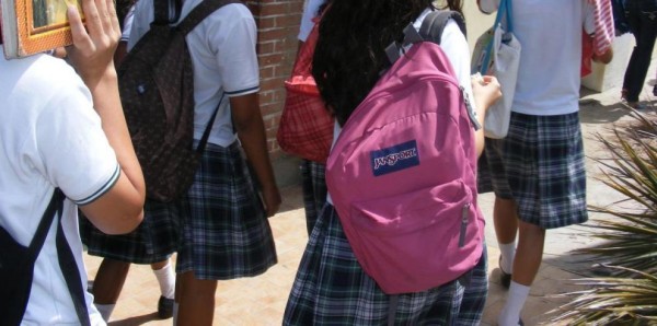 Escuelas particulares piden $100 mensuales por estudiante