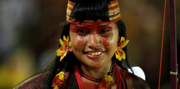 Indígenas de la Amazonía brasileña realizan su primer desfile de modas