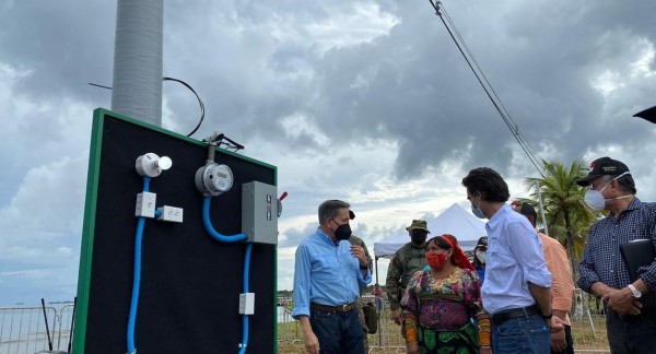 Más de 300 familias del área de Cartí reciben luz eléctrica por primera vez 