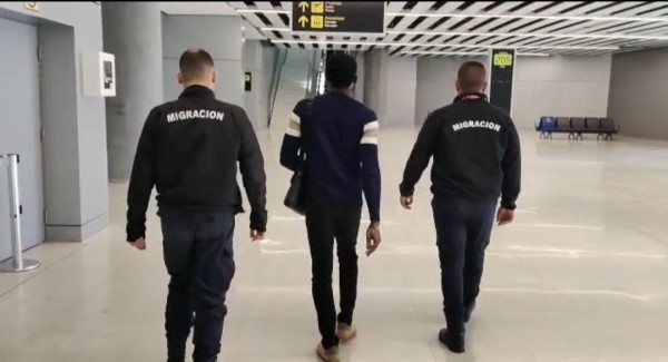 Extranjeros en tránsito son retenidos en el Aeropuerto Internacional de Tocumen