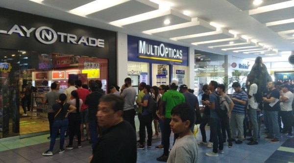 Black friday: Hacen larga fila en Albrook Mall por videojuego con descuento de $300