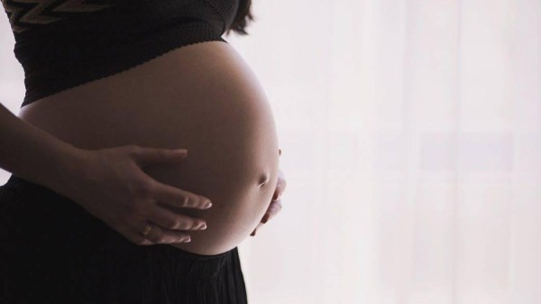 Embarazadas afrodescendientes sufren abuso y abandono debido al racismo
