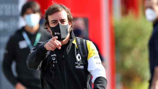 Fernando Alonso completa 93 vueltas en primer día de entrenamientos en Baréin