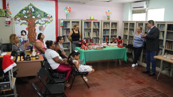 Mujeres de El Chorrillo culminan con éxito curso de tembleques y vinchas 