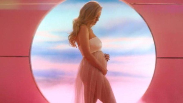 Katy Perry anuncia su primer embarazo en un videoclip