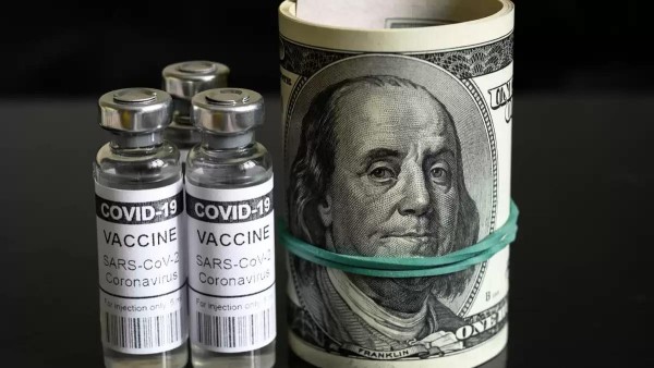 Presidente de Pfizer cobró sueldo récord de $33 millones por las ganancias de la vacuna covid