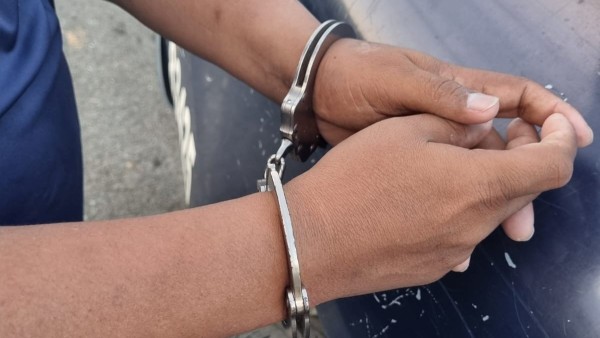 Hombre quedó detenido por abusar de su hijastra 