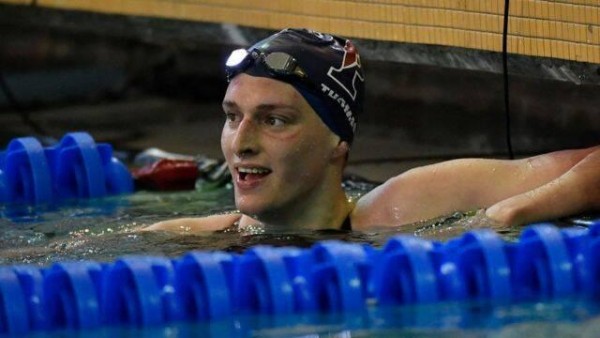 FINA impide que nadadores transexuales compitan en pruebas de elite femeninas