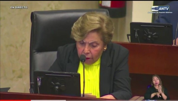 Mayin Correa cuestiona al mandatario Laurentino 'Nito' Cortizo.