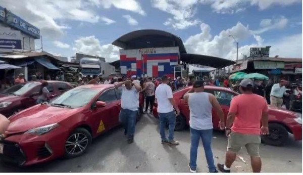 ¡Se emberracan¡ Los ticos están enfurecidos por  la proliferación de migrantes en la frontera con Panamá