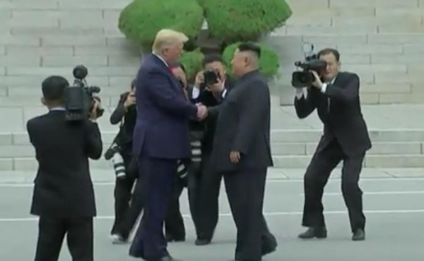 La improvisada e histórica cumbre de Trump y Kim logra reactivar el diálogo