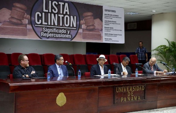 Ayer se realizó en la UP IV Foro de discusión denominado, Lista Clinton.