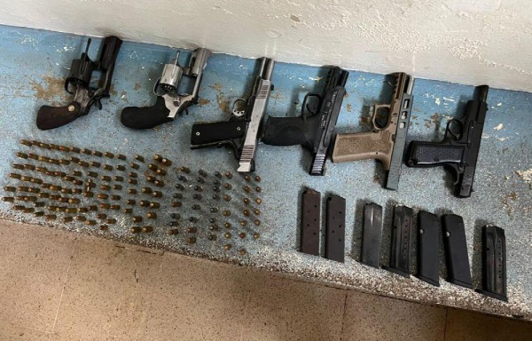 Decomisan 6 armas de fuego en Centro Penal La Joyita