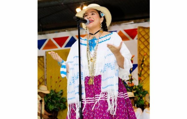Erika González es la reina del Festival del Manito