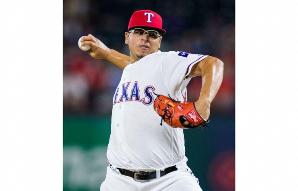 Ariel Jurado de los Rangers de Texas.