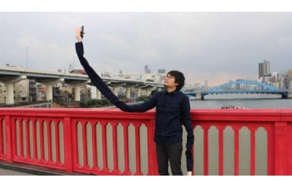 Crean nuevo “selfie stick” en forma de brazo
