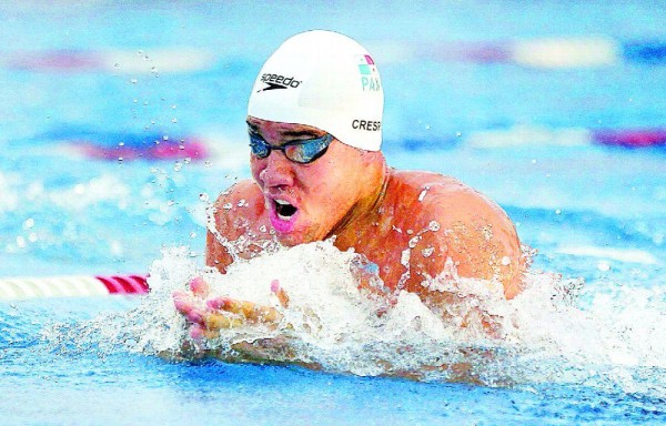 El nadador panameño Edgar Roberto Echeverría viene de competir en Europa.