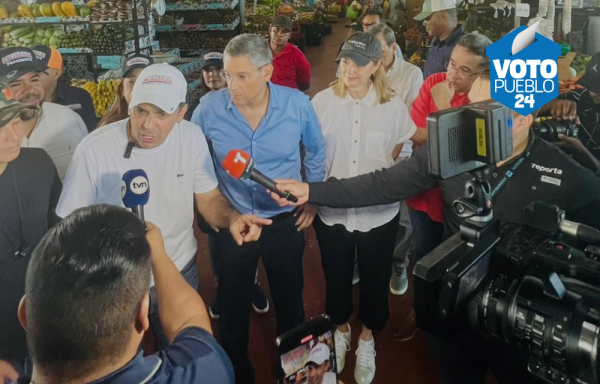 Eduardo Quirós respalda al candidato presidencial Ricardo Lombana 