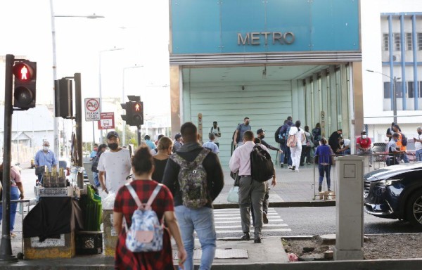 El Metro de Panamá, que opera en el país desde abril de 2014, moviliza en los días laborables 360 mil usuarios.