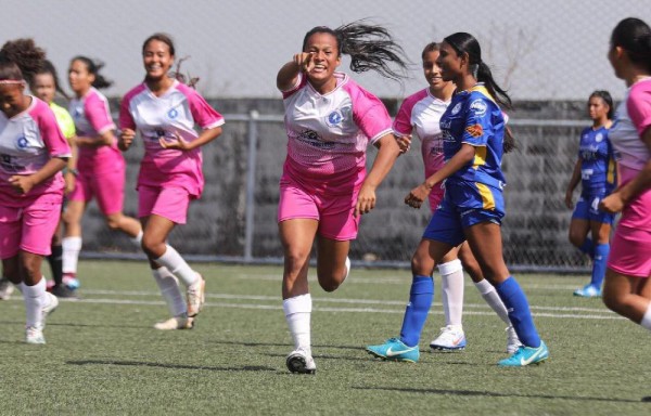 El United Femenino golea al Universitario