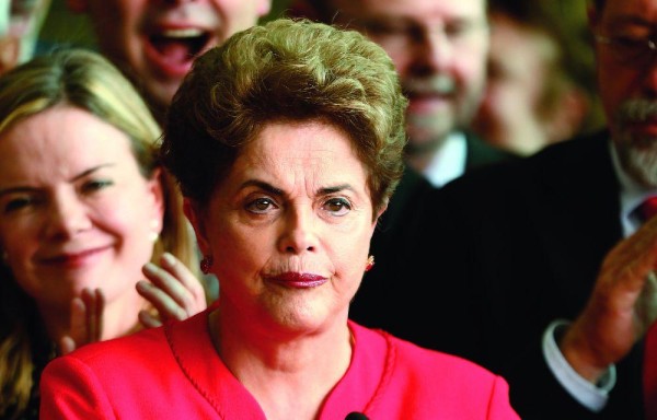 Rousseff pide al Supremo que anule destitución