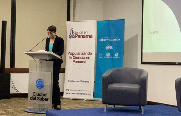 La experta explicó que en Panamá hubo un descenso en la producción científica femenina en comparación con la masculina