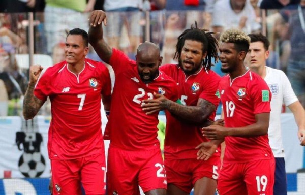 Los muchachos celebrando el primer gol de Panamá, fue realizado por Felipe pipe Baloy.