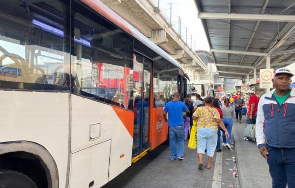 La empresa Mi Bus moviliza más de 470,000 pasajeros; y solo tiene 900 metrobuses brindando el servicio.