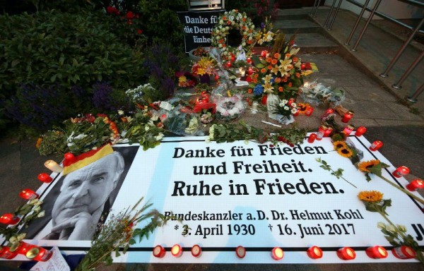 Papa lamenta muerte de Helmut Kohl