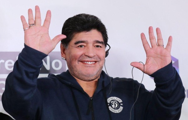 Estudiantes celebra llegada de Maradona