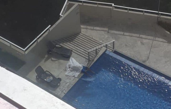 Encontraron a un hombre ahogado en la piscina
